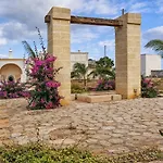 Hotiday Torre Guaceto فندق